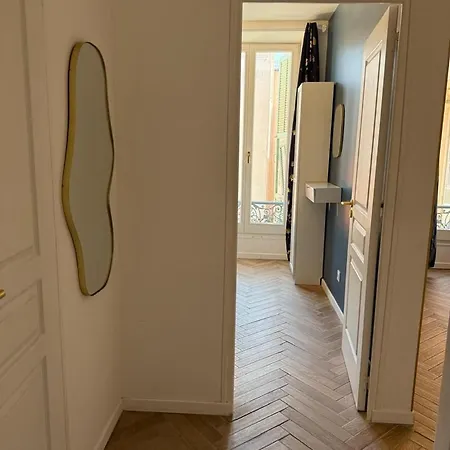 Moon Apartment *